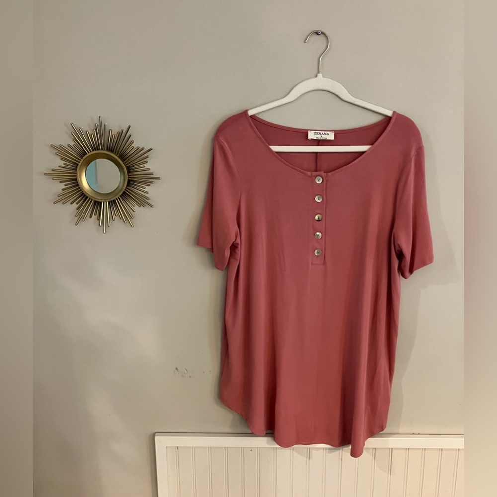 NWOT Zenana Outfitters Rose Shell ButtonShort Sleeve Top